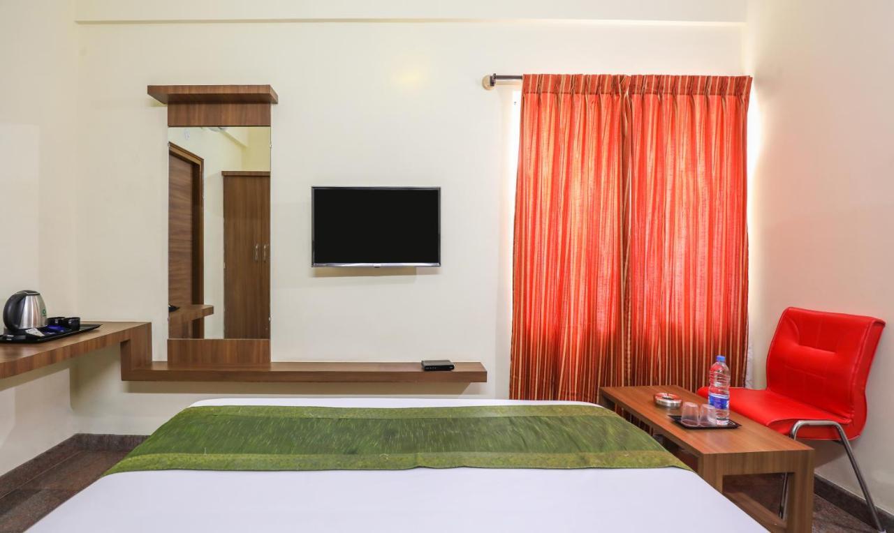 Treebo Trip Kapil Royalista Hotel Ludhiana Luaran gambar